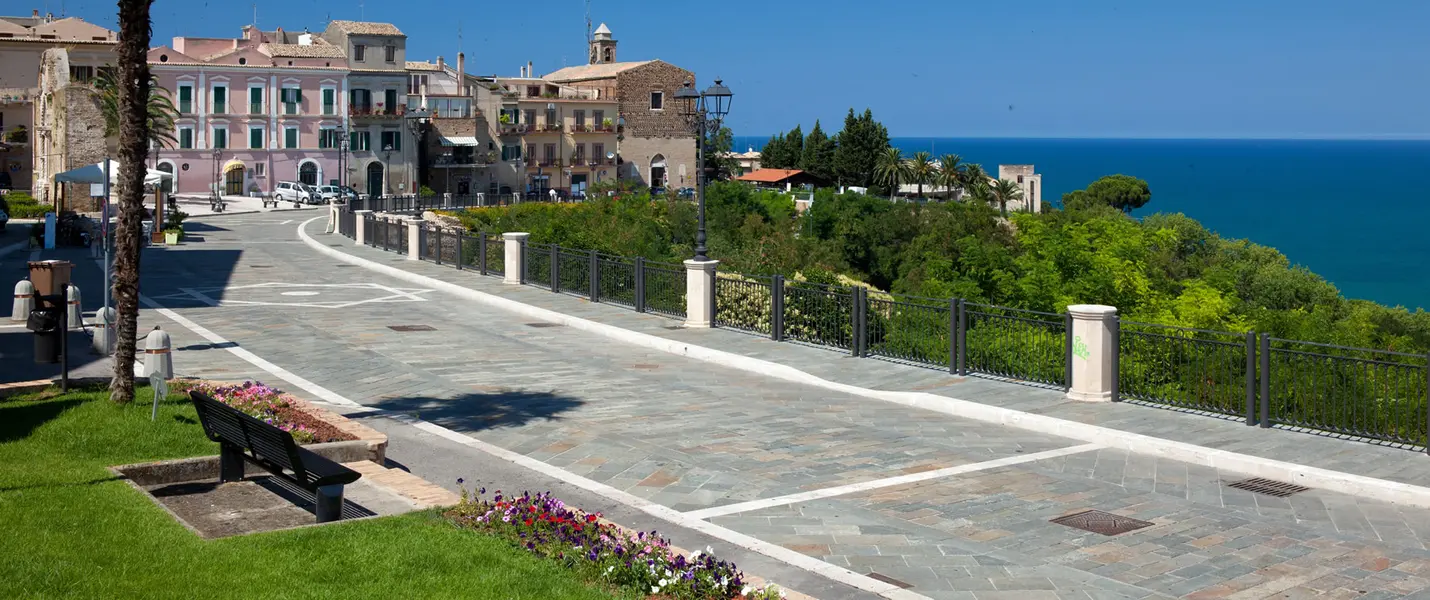 LE ISOLE TREMITI, PUNTA  ADERCI E I TRABOCCHI