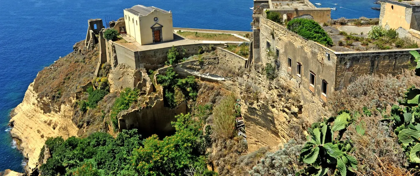 PROCIDA E BAIA SOMMERSA