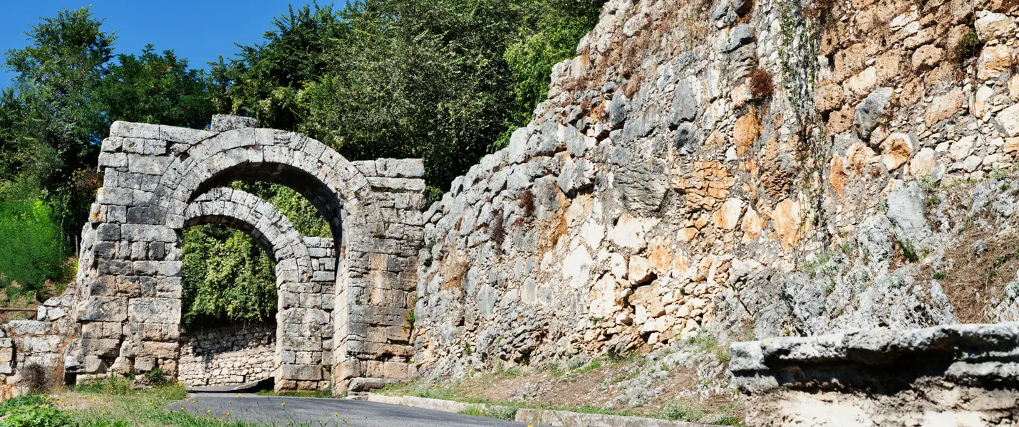 CIOCIARIA  AUTENTICA, DA ANAGNI AD ALATRI