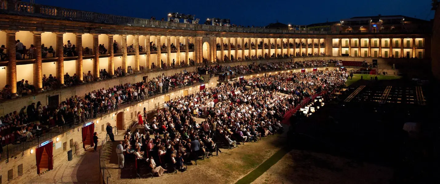 MACERATA: LA TRAVIATA ALLO SFERISTERIO