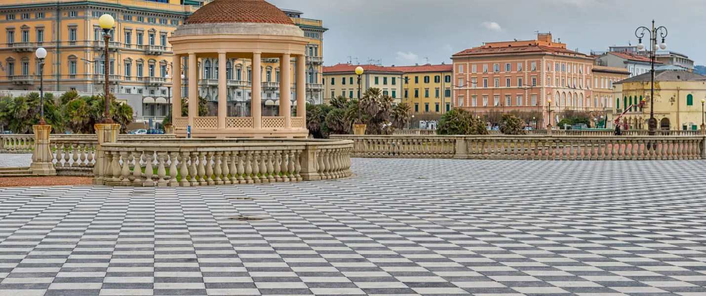 LIVORNO: LE FORTEZZE, I FOSSI E LA TERRAZZA