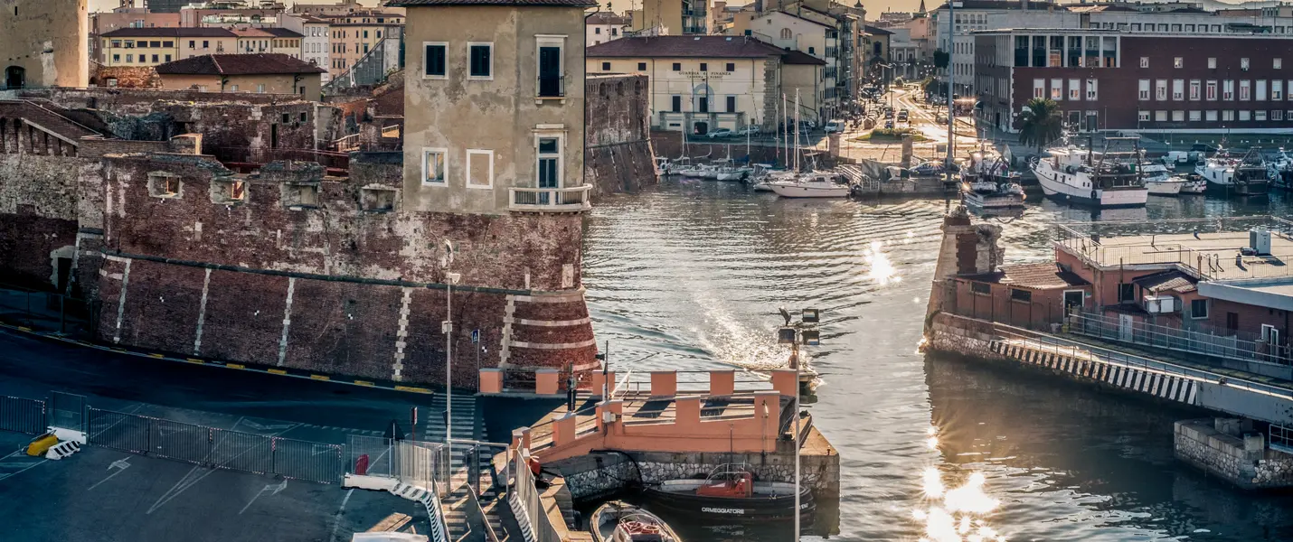 LIVORNO: LE FORTEZZE, I FOSSI E LA TERRAZZA