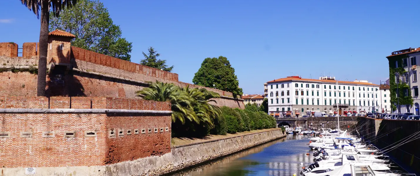 LIVORNO: LE FORTEZZE, I FOSSI E LA TERRAZZA