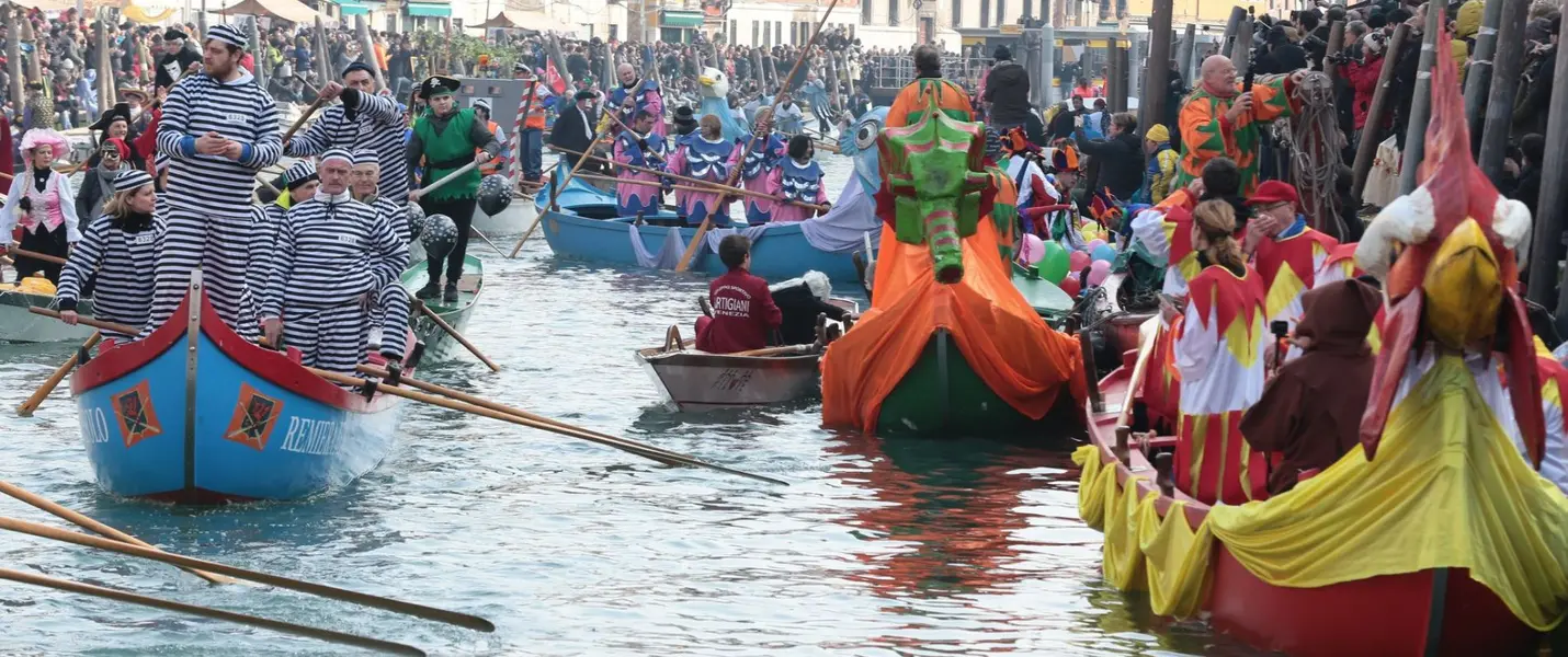 VENEZIA E IL CARNEVALE SULL'ACQUA